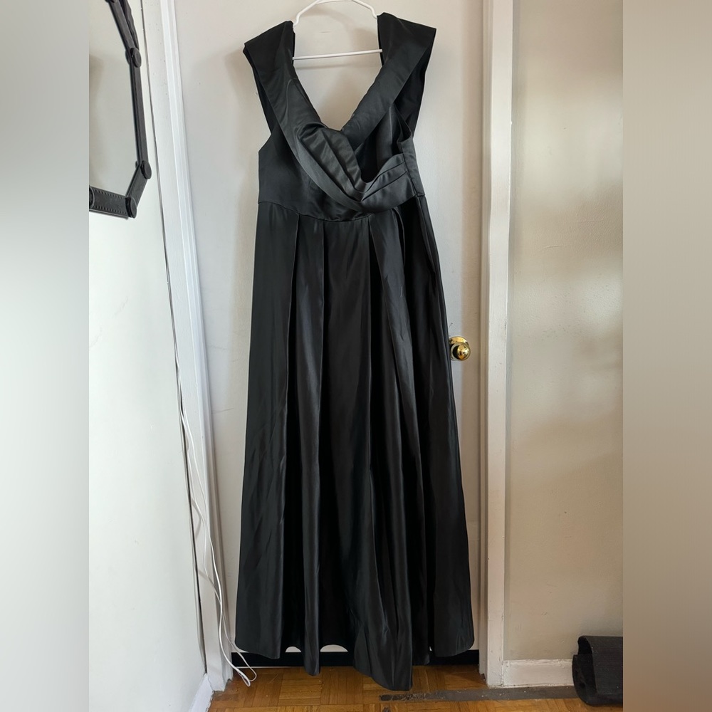 Elegant Black Evening Gown